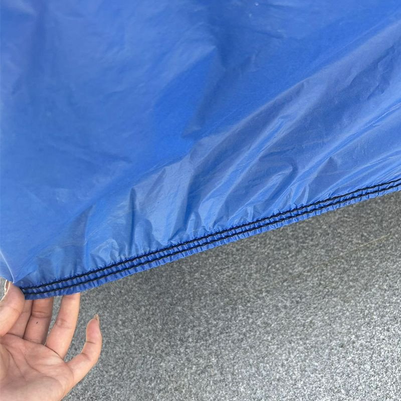 Housse de protection extérieure pour voiture en matériau ultraléger, conçue pour protéger le véhicule contre le soleil, la pluie, la neige et la poussière.