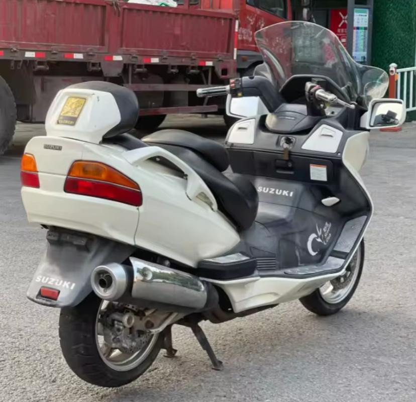 Scooter Suzuki Burgman 650 d'occasion, moteur à balais 600-1000 cm3, vitesse maximale > 80 km/h