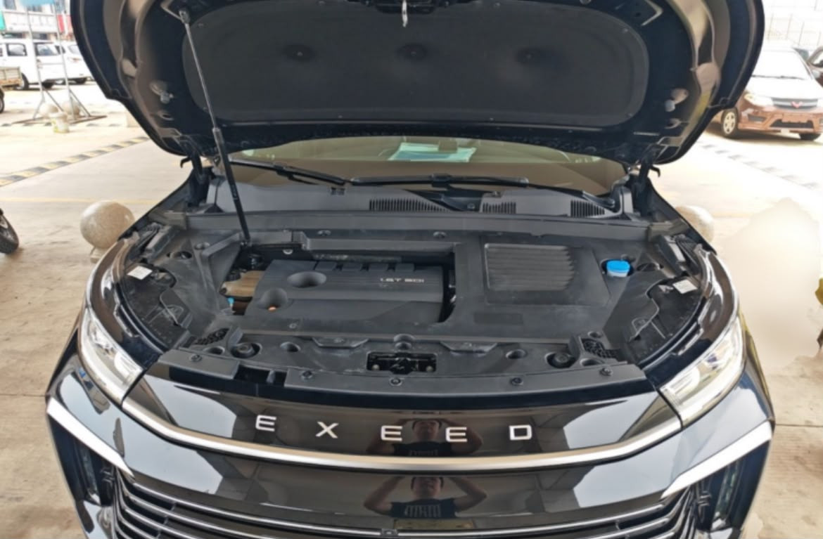 Exeed Lingyun 2024 modèle 300T 2WD édition Xingyao - Voiture d'occasion presque comme neuve