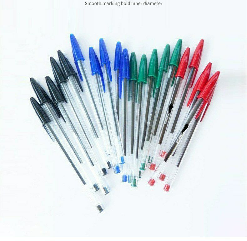 Stylos-billes classiques de type BIC Cristal Original, reconnaissables à leur corps hexagonal transparent et leurs capuchons de couleur assortie.