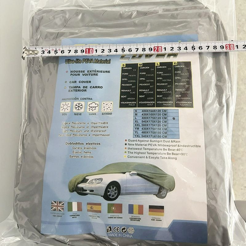 Housse de protection extérieure pour voiture en matériau ultraléger, conçue pour protéger le véhicule contre le soleil, la pluie, la neige et la poussière.
