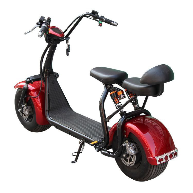 Scooter ou moto électrique  a deux roues avec siège confortable